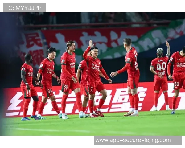 足协杯激战江苏队对阵梅州队全力争夺晋级名额的精彩对决